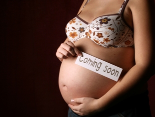 This maternity themed photo of a Mom-to-be was taken by photographer Hilde Vanstraelen of Hasselt, Belgium.